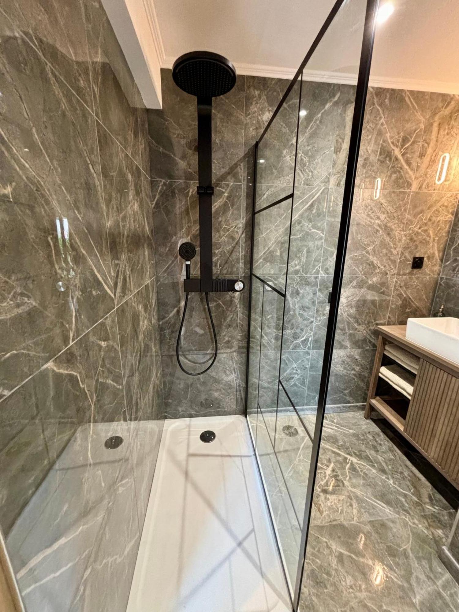 Appartement 5*, Vue Mer Et Acces Plage กาวาแลร์-ซูร์-แมร์ ภายนอก รูปภาพ